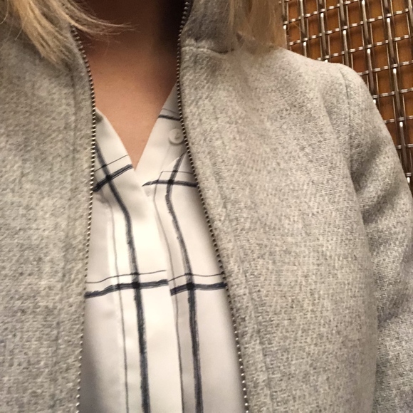 Hi! I'm Michelle, and Welcome to My Closet! - Picture 3 of 7